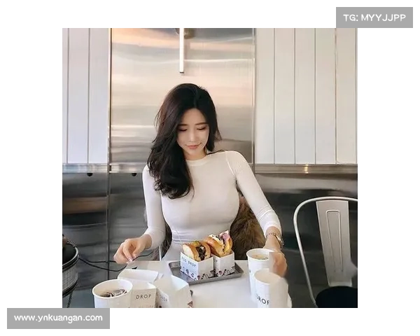 探秘韩国顶级网红:她们如何用颜值和身材征服粉丝的心(韩国年度十大网红) 探秘韩国顶级网红:她们如何用颜值和身材征服粉丝的心(韩国年度十大网红)